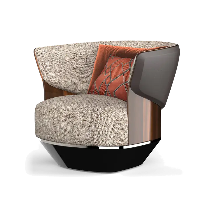 La poltrona Embrace di Bentley Home su fondo bianco: la scocca in pelle e legno, il cuscino arancio, la base nera