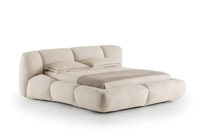 Il letto Orma imbottito, bianco, su fondo bianco