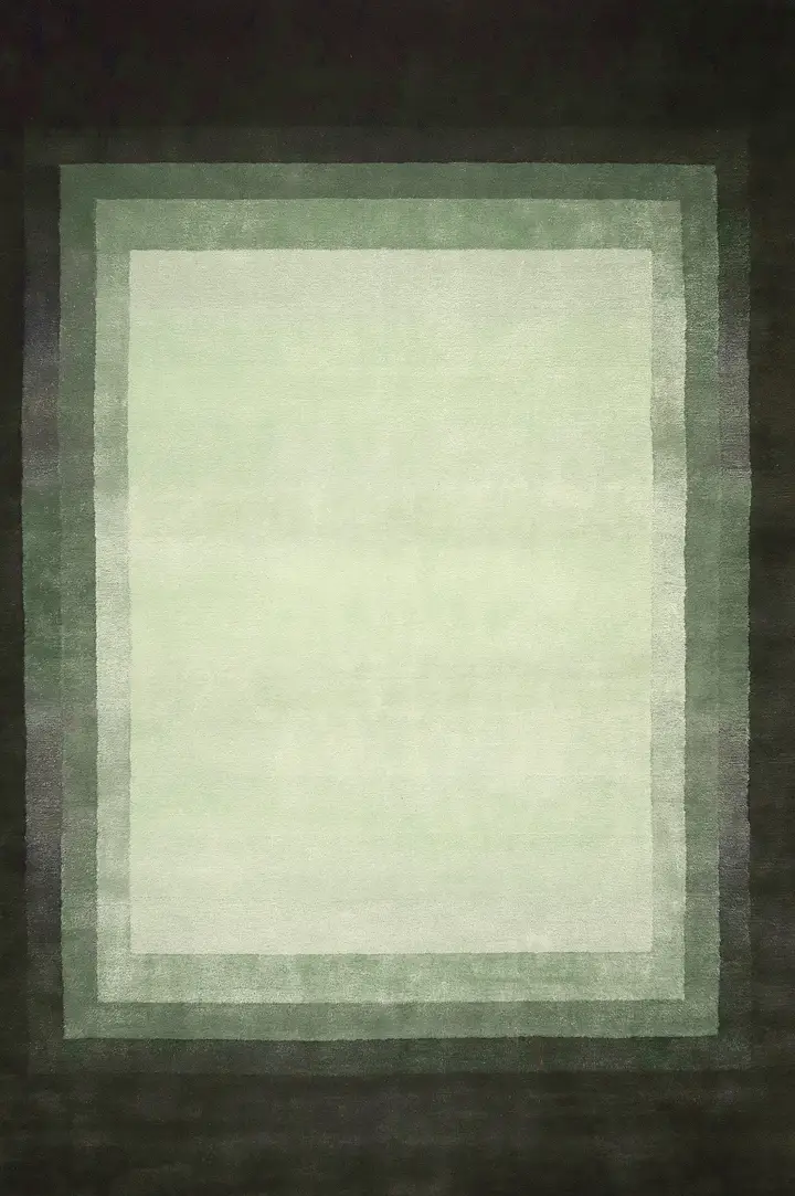Il tappeto Timelines, verde con la cornice più scura